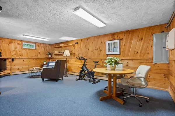 Acton, MA 01720,19 Lincoln Dr