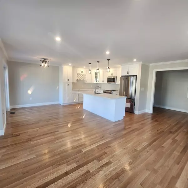 Peabody, MA 01960,60 Ellsworth Rd #1