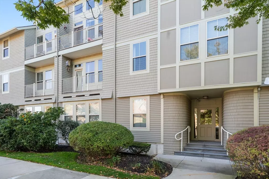 North Andover, MA 01845,3 Harvest Dr #210