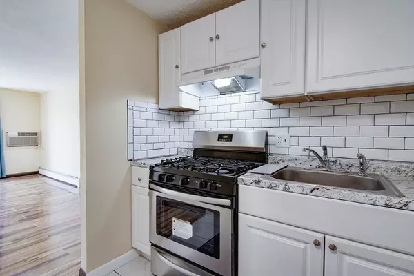 Lawrence, MA 01841,262 East Haverhill St #17