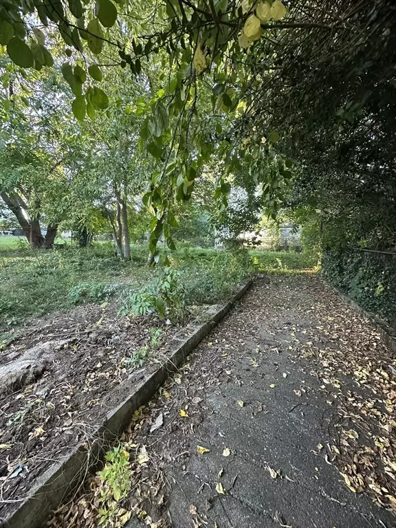 Fall River, MA 02722,472 Buffinton St (Ns)