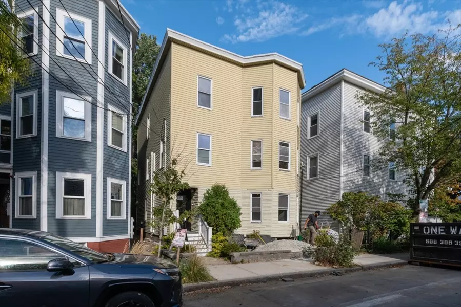 131 Erie St #3, Cambridge, MA 02139
