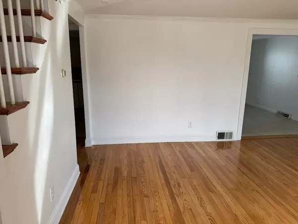 Weymouth, MA 02191,208 Green St #1