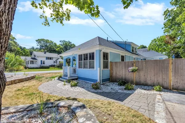 Bourne, MA 02532,22 Bay View Ave