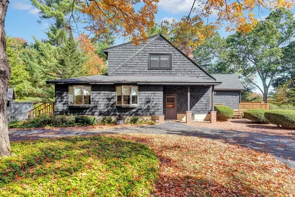 14 Pond St, Topsfield, MA 01983