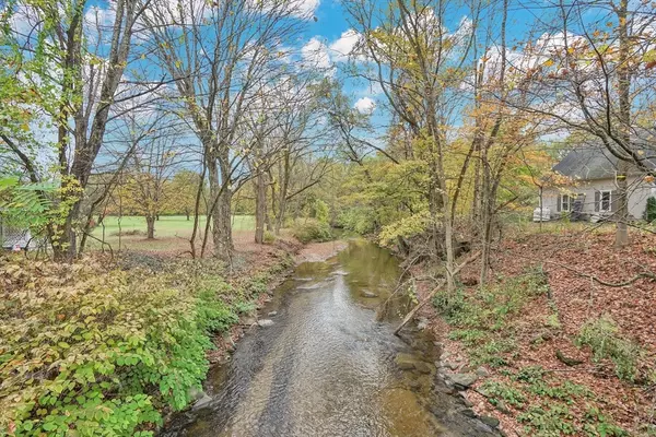 Easthampton, MA 01027,20 Pomeroy Meadow Rd
