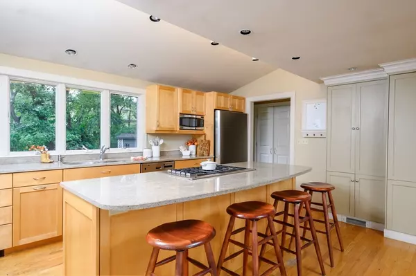 Hingham, MA 02043,79 Whitcomb Ave