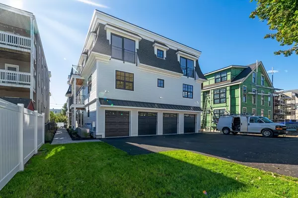 Boston, MA 02125,33 Pearl St. #4