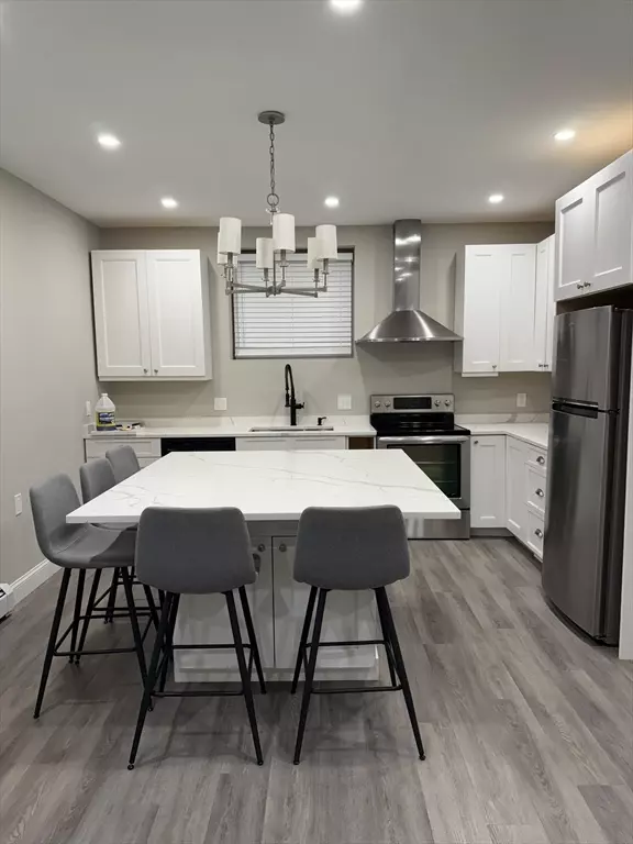 Haverhill, MA 01835,52 Vernon St #1