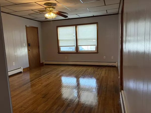 Fall River, MA 02721,436 3rd Street #1N