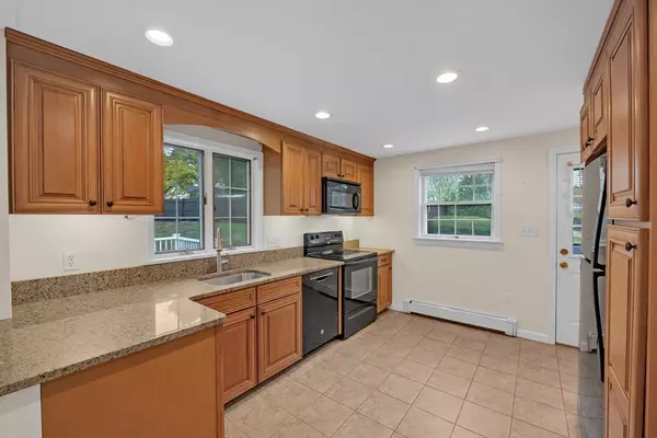 Wakefield, MA 01880,9 Lilah Cir