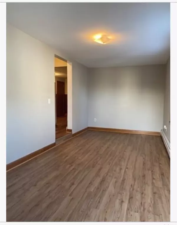 Danvers, MA 01923,4 Butler Ave #4
