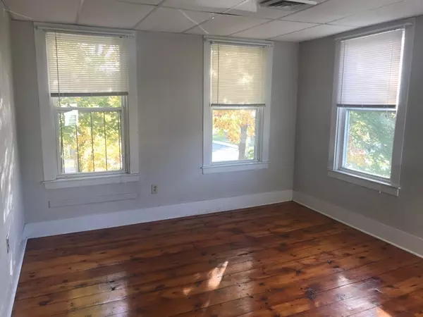 Franklin, MA 02038,28 Church Ave #2