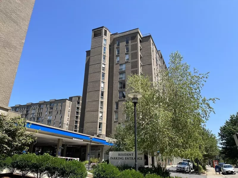 33 Pond Ave #401, Brookline, MA 02445