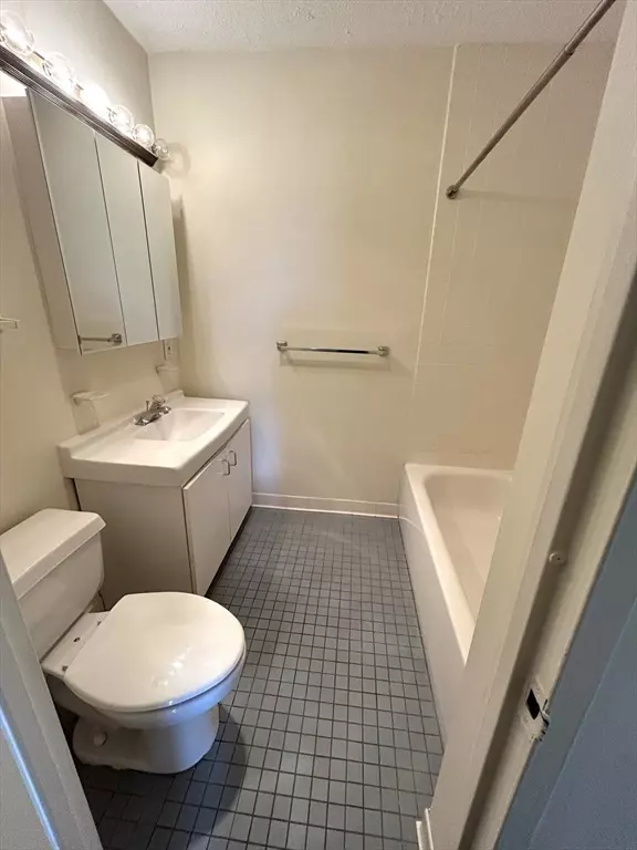 Brookline, MA 02445,33 Pond Ave #401