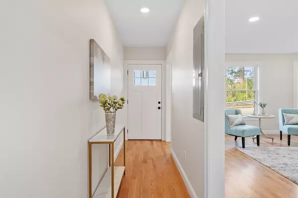 Chelmsford, MA 01863,94 Princeton Street #1