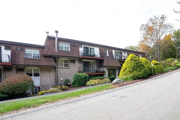 4 Williamsburg Ct #1, Shrewsbury, MA 01545