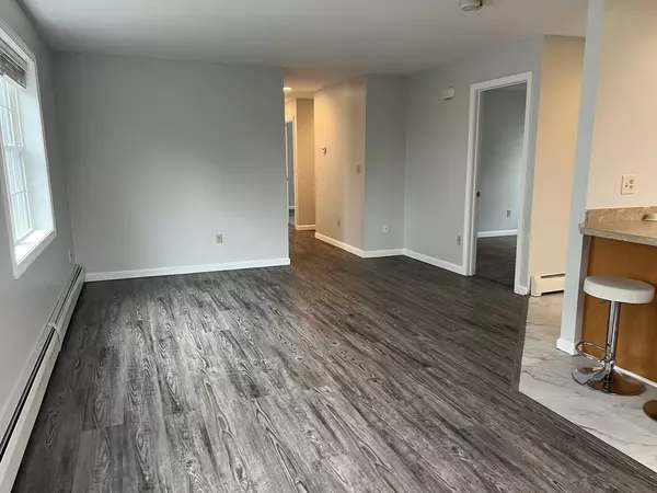 Tiverton, RI 02878,51 Walnut St #2