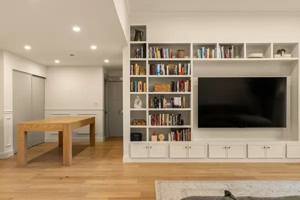 Chelsea, MA 02150,50 Boatswains Way #110