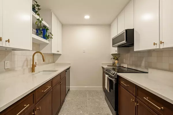 Chelsea, MA 02150,50 Boatswains Way #110