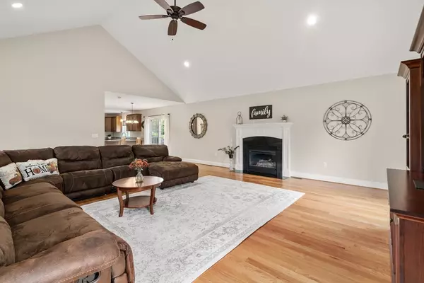 Southwick, MA 01077,4 Lauren Ln