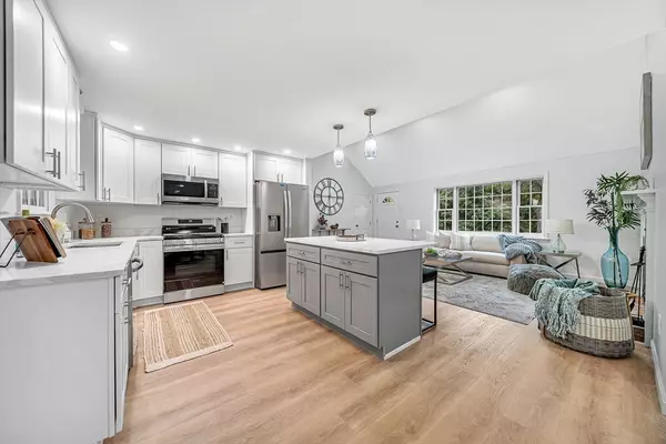 Barnstable, MA 02648,6 Black Oak Rd