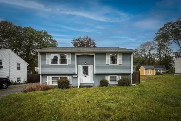 1069 Cherokee St, New Bedford, MA 02745