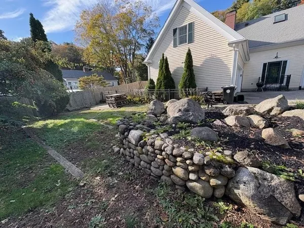 Hamilton, MA 01936,505 Bay Road #1