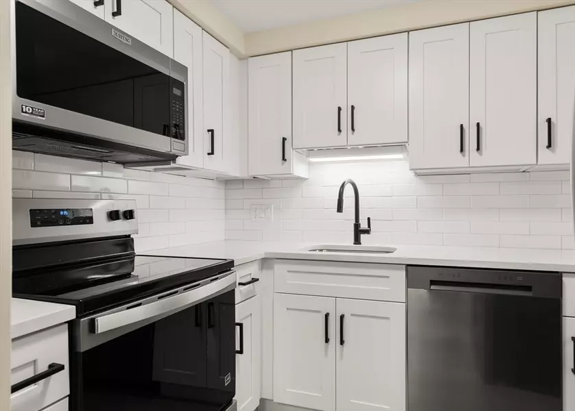 11 Royal Crest Dr #5, Randolph, MA 02368