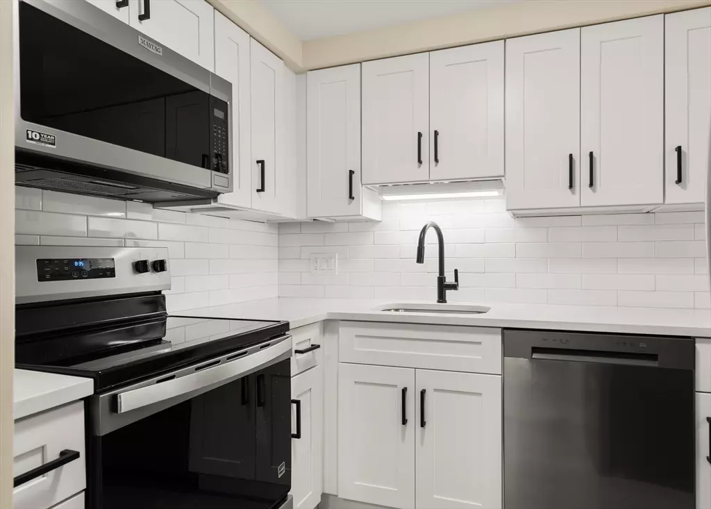 Randolph, MA 02368,11 Royal Crest Dr #5