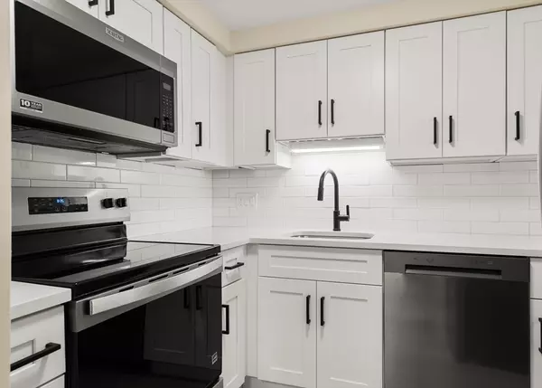 11 Royal Crest Dr #5, Randolph, MA 02368