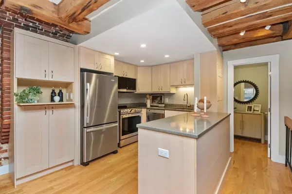 Boston, MA 02109,110-112 Commercial St #2