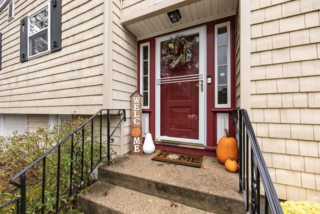 Foxboro, MA 02035,14 Foxhill Rd.