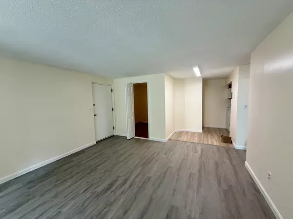 North Attleboro, MA 02703,30 Juniper Rd #26