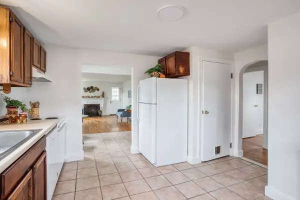 Ludlow, MA 01056,142 Amherst St