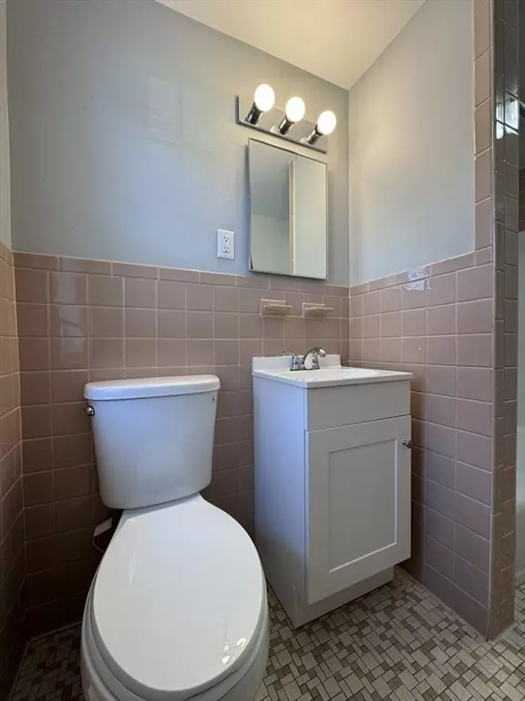 Arlington, MA 02476,1 Old Colony Ln #2