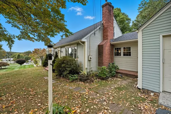 Wilbraham, MA 01095,11 Hickory Hill Dr