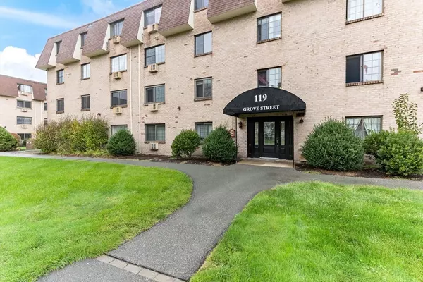 Rockland, MA 02370,119 Grove Street #223