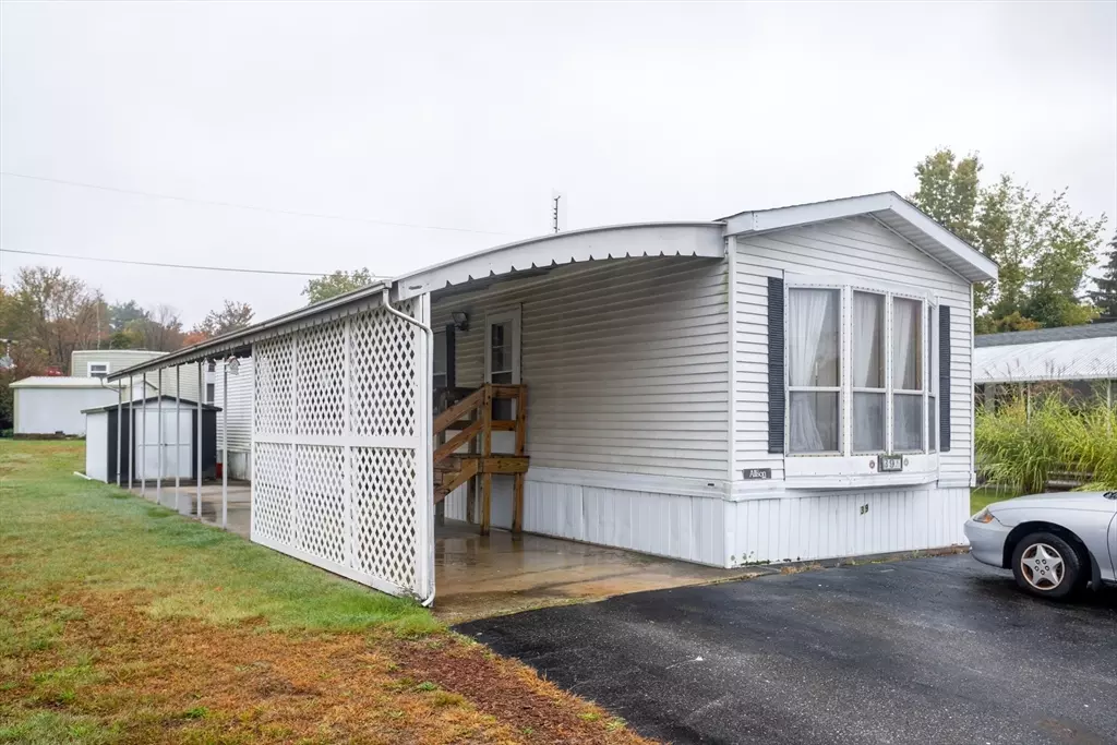 Leominster, MA 01453,556 Central Street #39