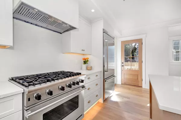 Newburyport, MA 01950,11 Orange St #2