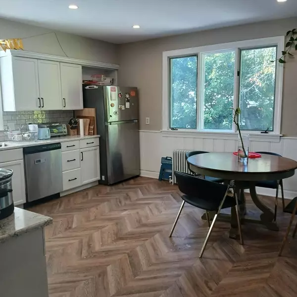 Brookline, MA 02446,132 Thorndike Street #2