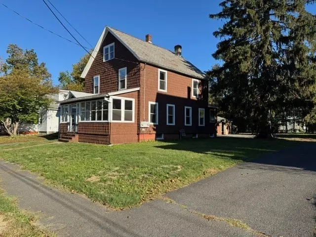 35 Shattuck St, Greenfield, MA 01301