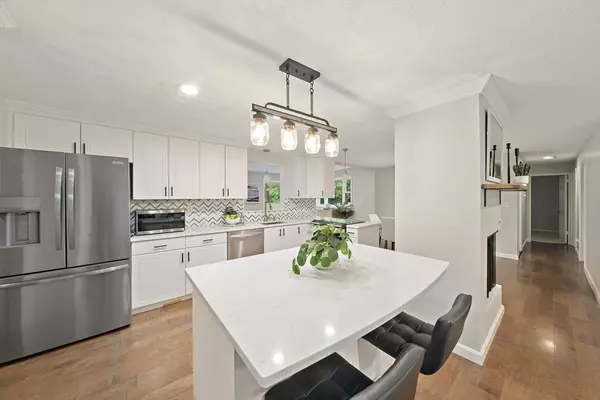 Canton, MA 02021,26 Wentworth Rd