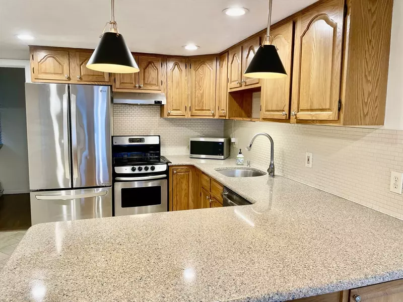 842 South St #1B, Boston, MA 02131