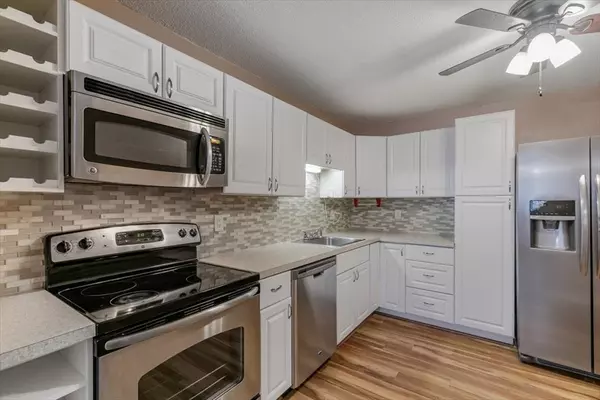 Amesbury, MA 01913,45 Macy St. #B101