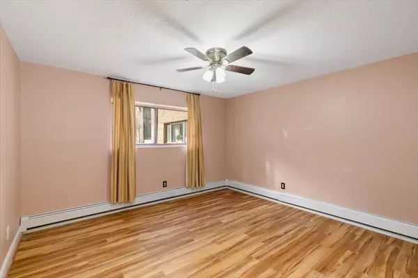 Amesbury, MA 01913,45 Macy St. #B101