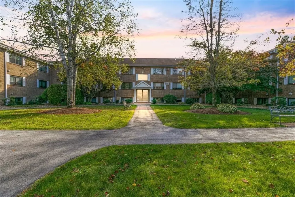 Amesbury, MA 01913,45 Macy St. #B101