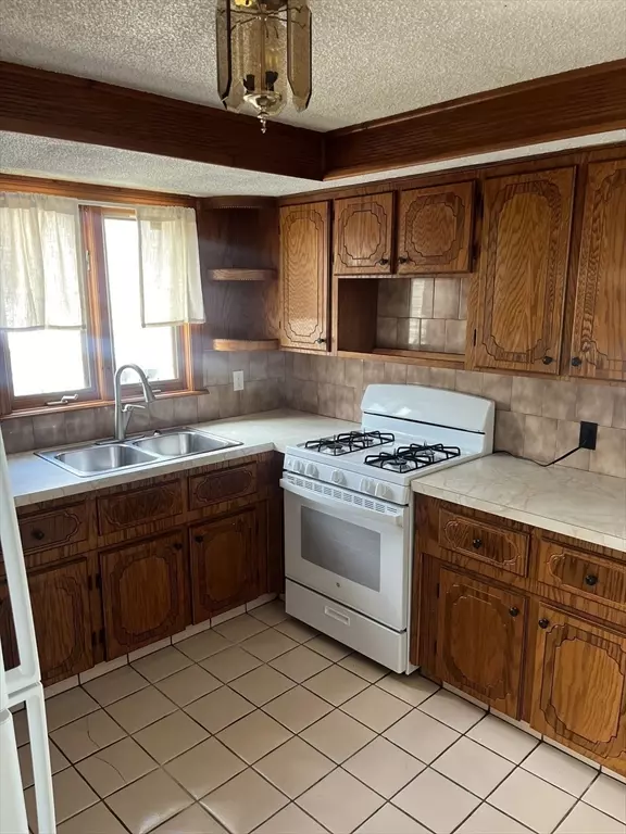 Fall River, MA 02720,862 Locust Street