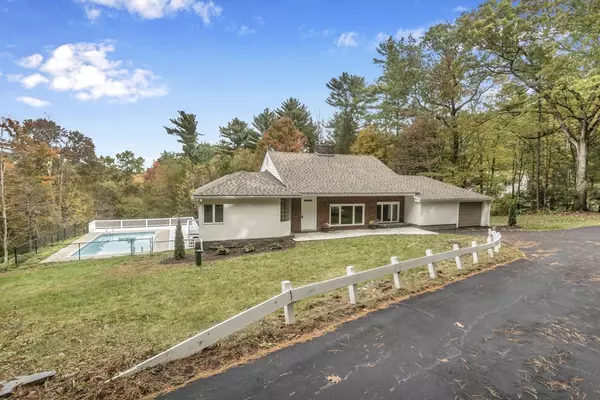 Greenfield, MA 01301,31 Lovers Ln