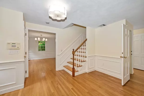 Sherborn, MA 01770,7 Fawn Rd